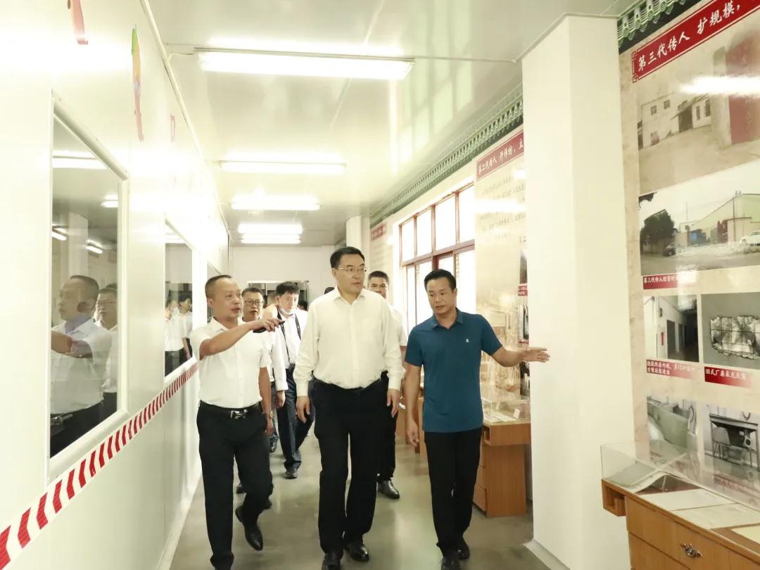 貴州六盤水市黨政代表團(tuán)到榮業(yè)食品參觀考察 榮業(yè)臘味 6月5日